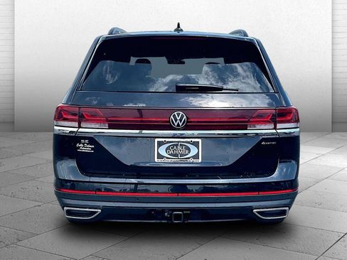 Used 2025 Volkswagen Atlas SE AWD/4WD image 3