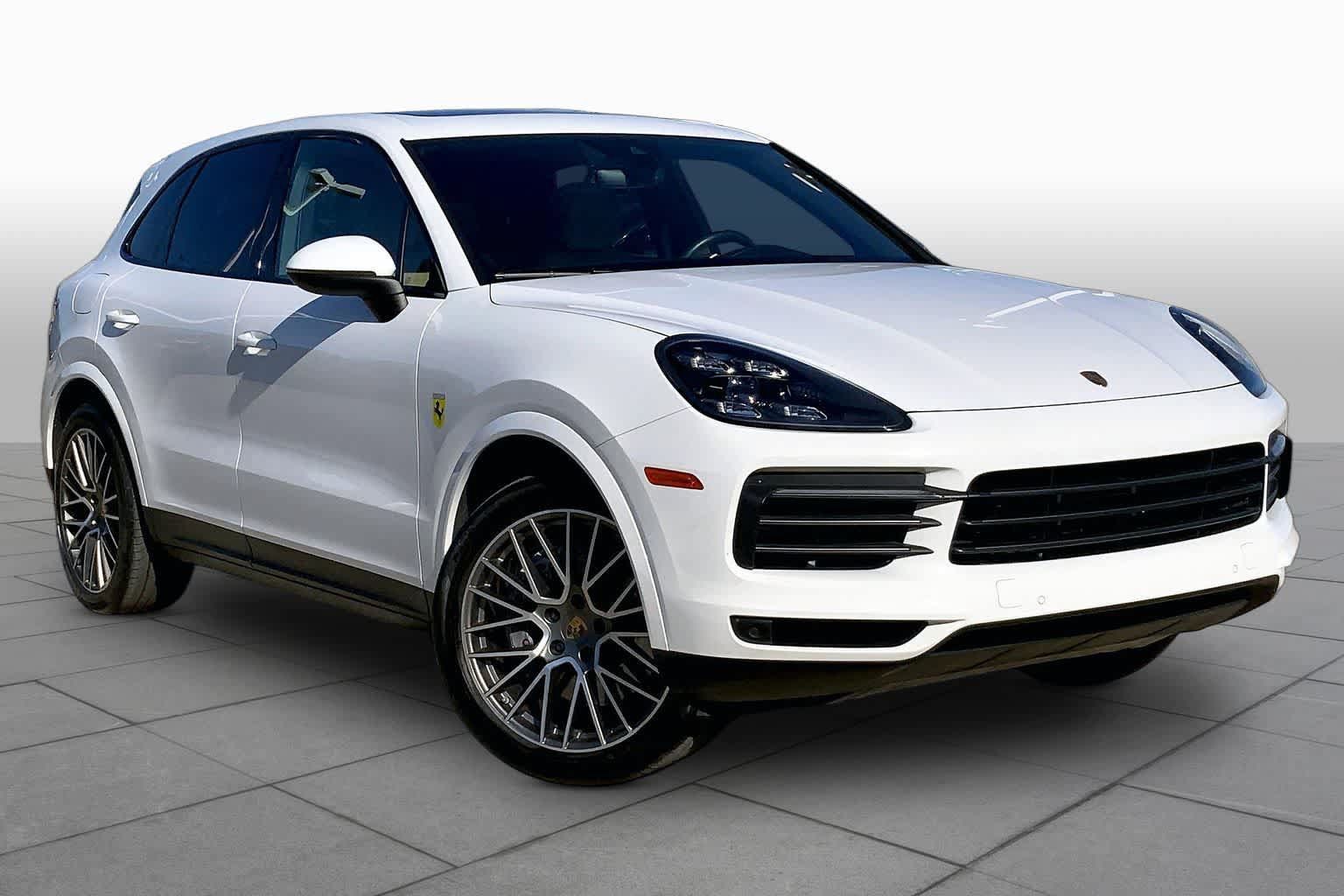 Used 2022 Porsche Cayenne Platinum Edition AWD/4WD image 3