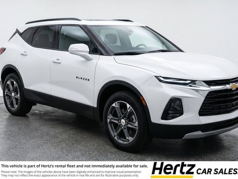 Used 2025 Chevrolet Blazer LT FWD image 1