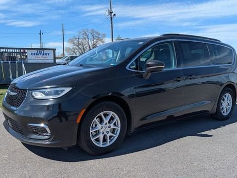 Used 2022 Chrysler Pacifica Touring-L image 1