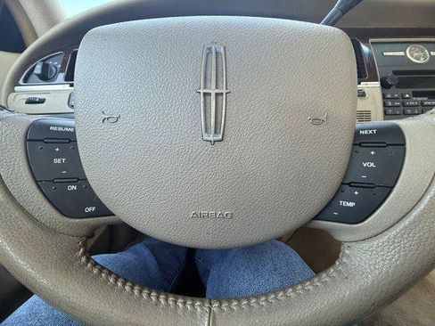 Used 2006 Lincoln Town Car Signature RWD image 20