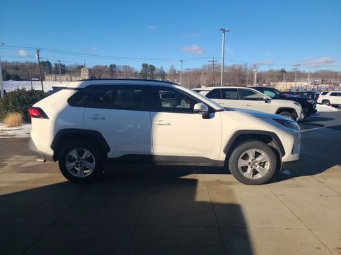 Used 2020 Toyota RAV4 XLE image 8