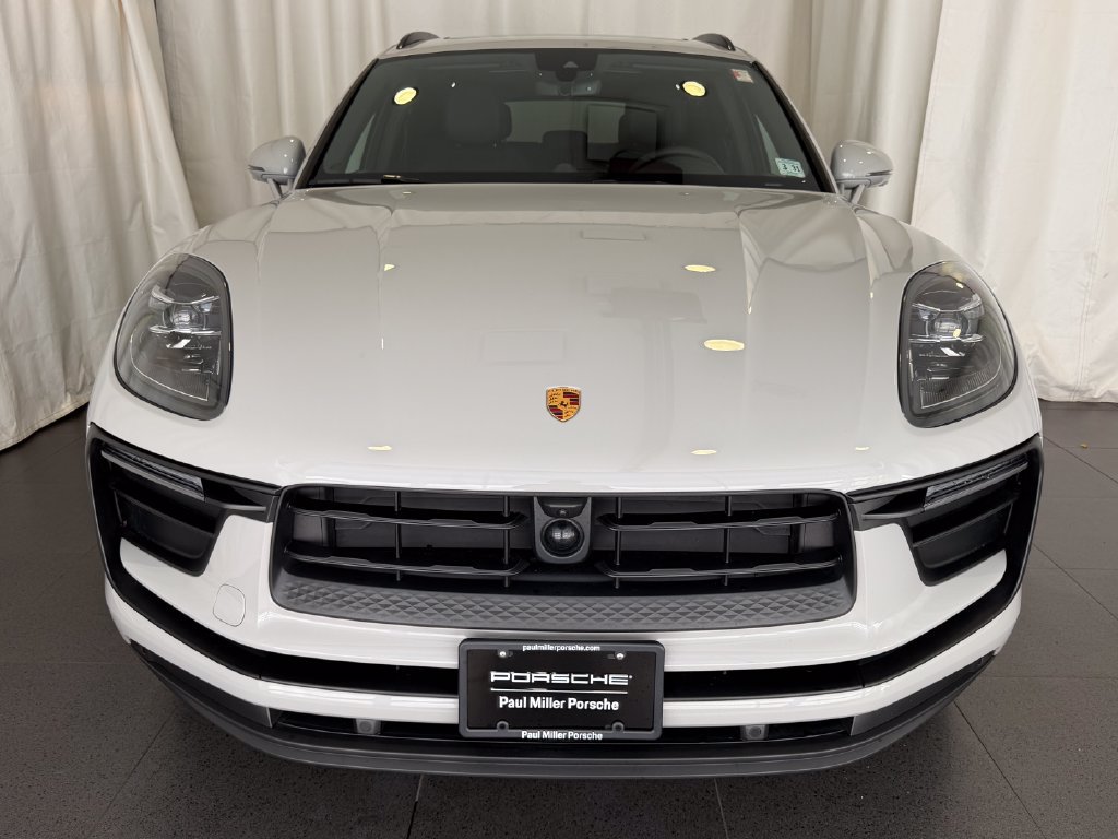 Certified 2026 Porsche Macan AWD/4WD image 6