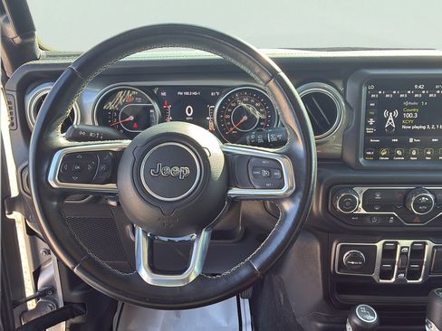 Used 2020 Jeep Wrangler Unlimited Sahara AWD/4WD image 28