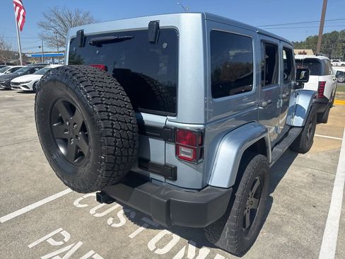 Used 2012 Jeep Wrangler Unlimited Sahara image 3