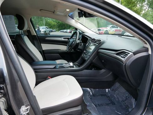 Used 2019 Ford Fusion SE FWD image 8