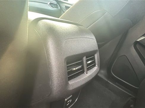 Used 2024 Chevrolet Equinox LT image 21