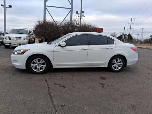 Used 2010 Honda Accord LX-P image 4