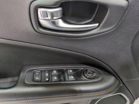 Used 2019 Jeep Compass Limited AWD/4WD image 18