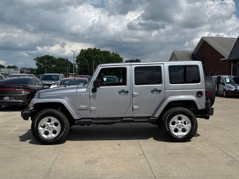 Used 2013 Jeep Wrangler Unlimited Sahara w/ Connectivity Group AWD/4WD image 3