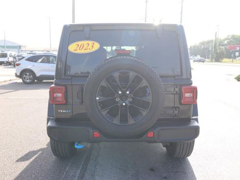 Used 2023 Jeep Wrangler Unlimited Sahara AWD/4WD image 17