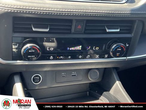 Used 2023 Nissan Rogue S AWD/4WD image 21