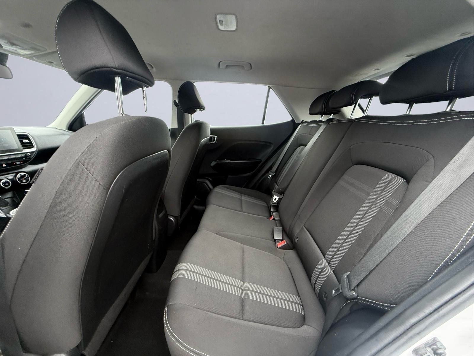 Used 2021 Hyundai Venue FWD image 15