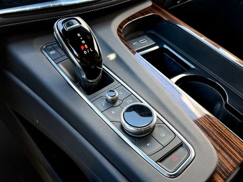 Certified 2021 Cadillac Escalade Premium Luxury AWD/4WD image 26