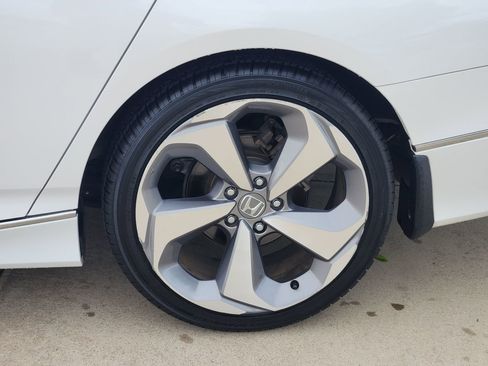 Used 2019 Honda Accord Touring image 11