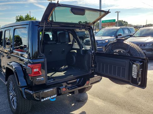 Used 2024 Jeep Wrangler High Altitude image 11