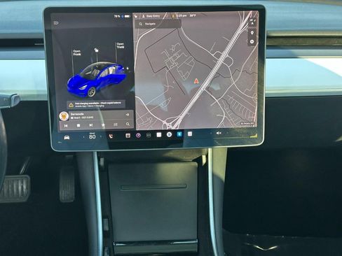 Used 2018 Tesla Model 3 Mid Range image 12