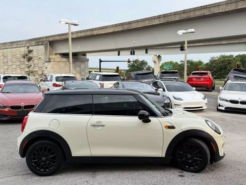Used 2017 MINI Cooper 2-Door Hardtop image 7