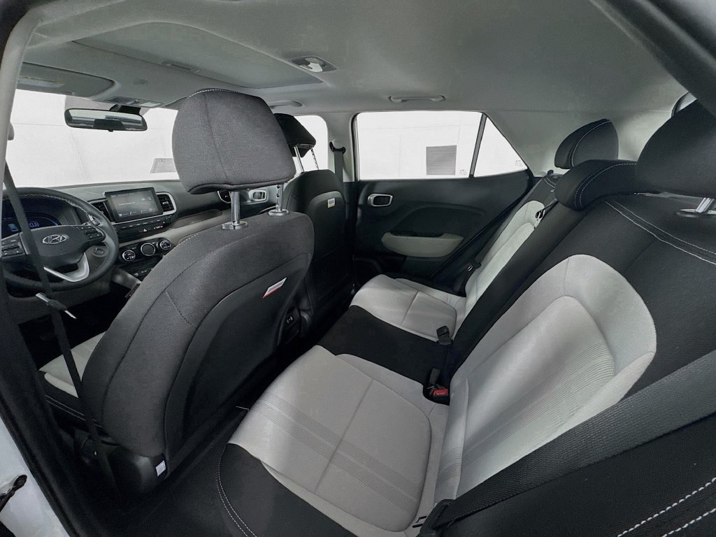 Used 2025 Hyundai Venue SEL FWD image 15