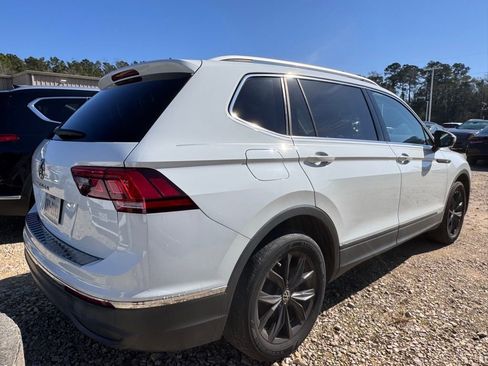 Used 2022 Volkswagen Tiguan SE w/ Panoramic Sunroof Package image 4
