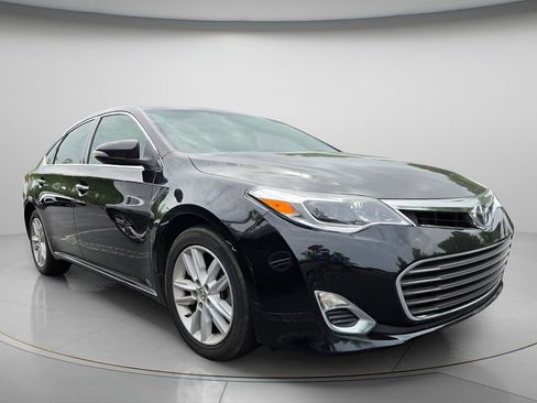 Used 2013 Toyota Avalon XLE Premium FWD image 4