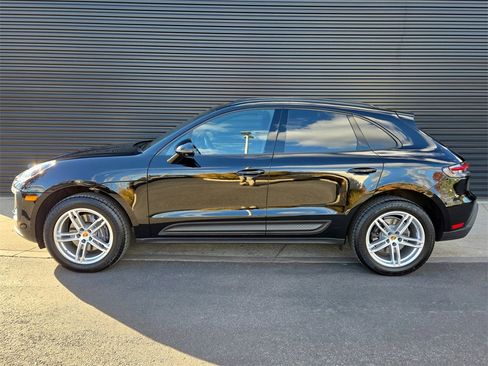 Used 2025 Porsche Macan image 2