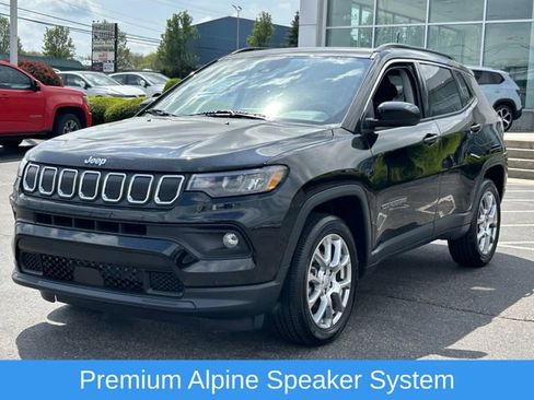 Used 2022 Jeep Compass Latitude w/ Sun and Sound Group AWD/4WD image 3