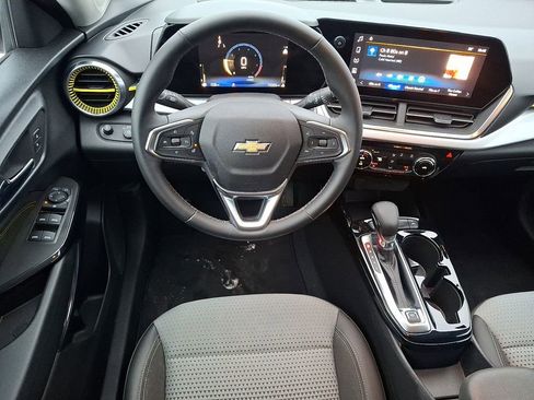 Used 2024 Chevrolet Trax LT w/ Driver Confidence Package image 11