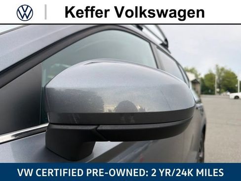 Used 2022 Volkswagen Taos SE FWD image 12