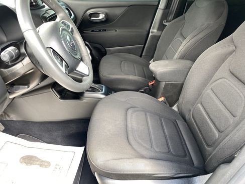 Used 2021 Jeep Renegade Latitude FWD image 9