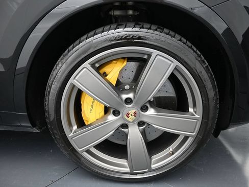 Certified 2023 Porsche Cayenne Turbo S AWD/4WD image 25