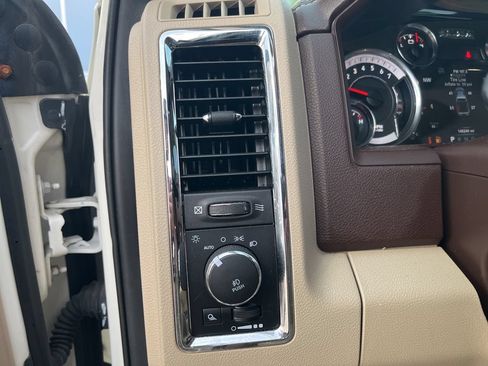 Used 2018 RAM 1500 Laramie w/ Convenience Group AWD/4WD image 12