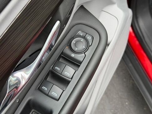 Used 2023 GMC Terrain SLE w/ Driver Convenience Package image 14