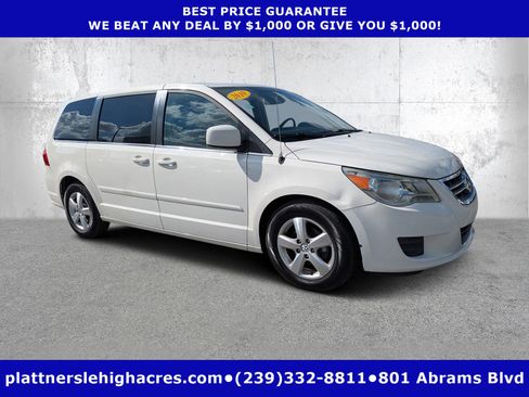 Used 2010 Volkswagen Routan SEL image 1