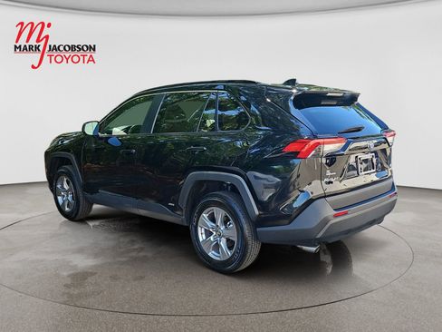 Used 2024 Toyota RAV4 LE AWD/4WD image 8