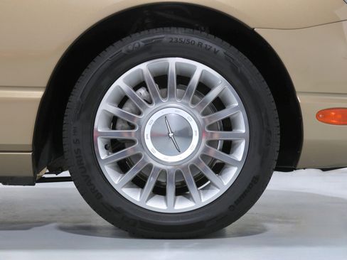 Used 2005 Ford Thunderbird image 56