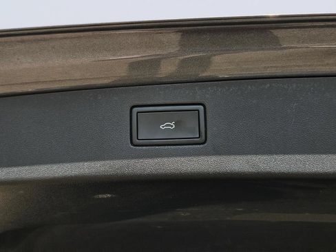 Used 2026 Volkswagen Tiguan SE FWD image 12