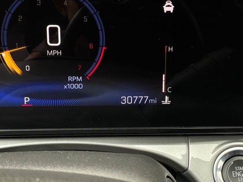Used 2025 Chevrolet Trax LT w/ LT Convenience Package FWD image 38