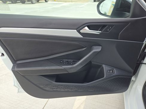 Used 2025 Volkswagen Jetta Sport image 14