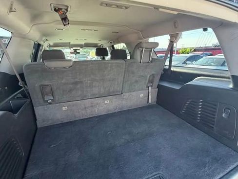 Used 2016 Chevrolet Suburban LS RWD image 9