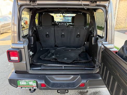 Used 2021 Jeep Wrangler Unlimited Sahara AWD/4WD image 10