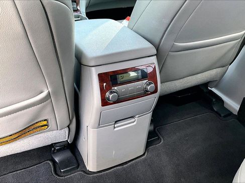 Used 2013 Toyota Highlander Limited image 10