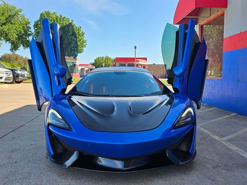 Used 2019 McLaren 570S Spider image 11