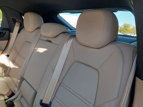 Used 2023 Porsche Cayenne Platinum Edition image 31