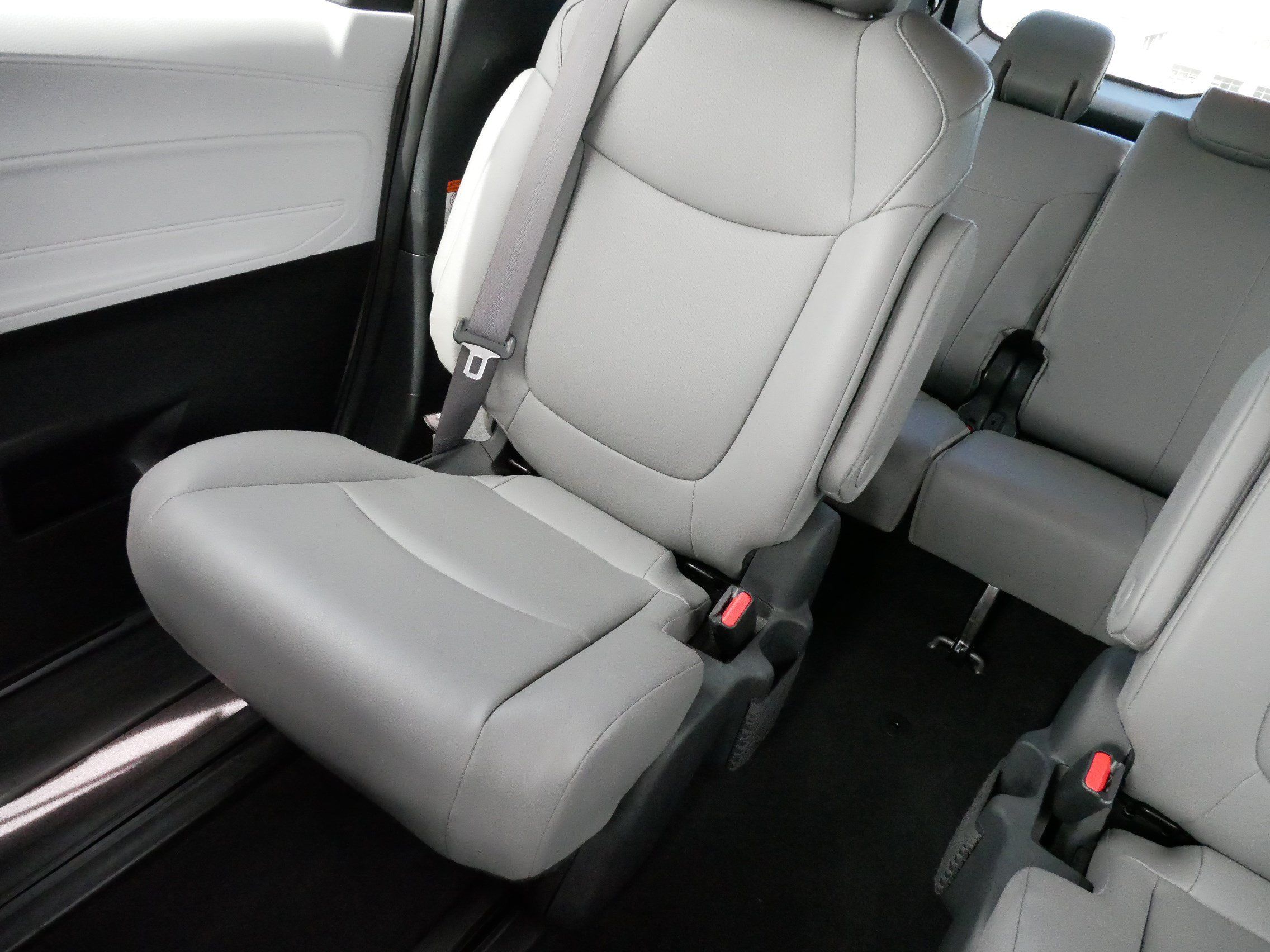 Certified 2025 Toyota Sienna XLE w/ XLE Plus Package AWD/4WD image 12