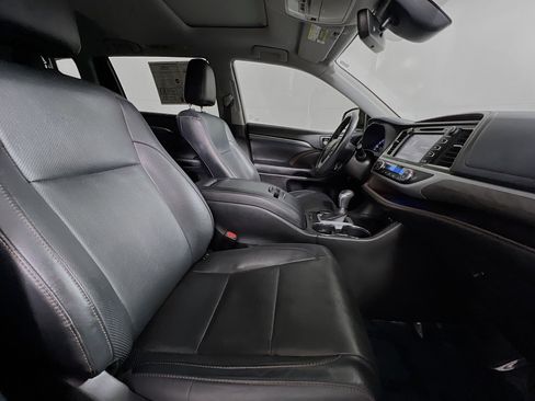 Used 2019 Toyota Highlander Limited image 31
