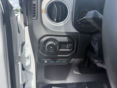 Used 2024 Jeep Wrangler Unlimited Sahara AWD/4WD image 22
