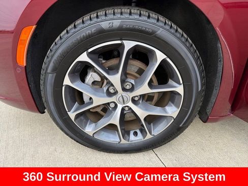 Used 2021 Chrysler Pacifica Limited w/ Uconnect Theater Family Group image 18