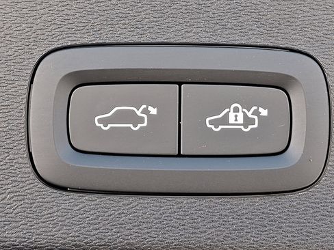 Certified 2023 Volvo C40 P8 Recharge Ultimate AWD/4WD image 28