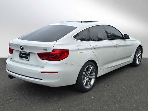 Used 2018 BMW 330i Gran Turismo xDrive image 3